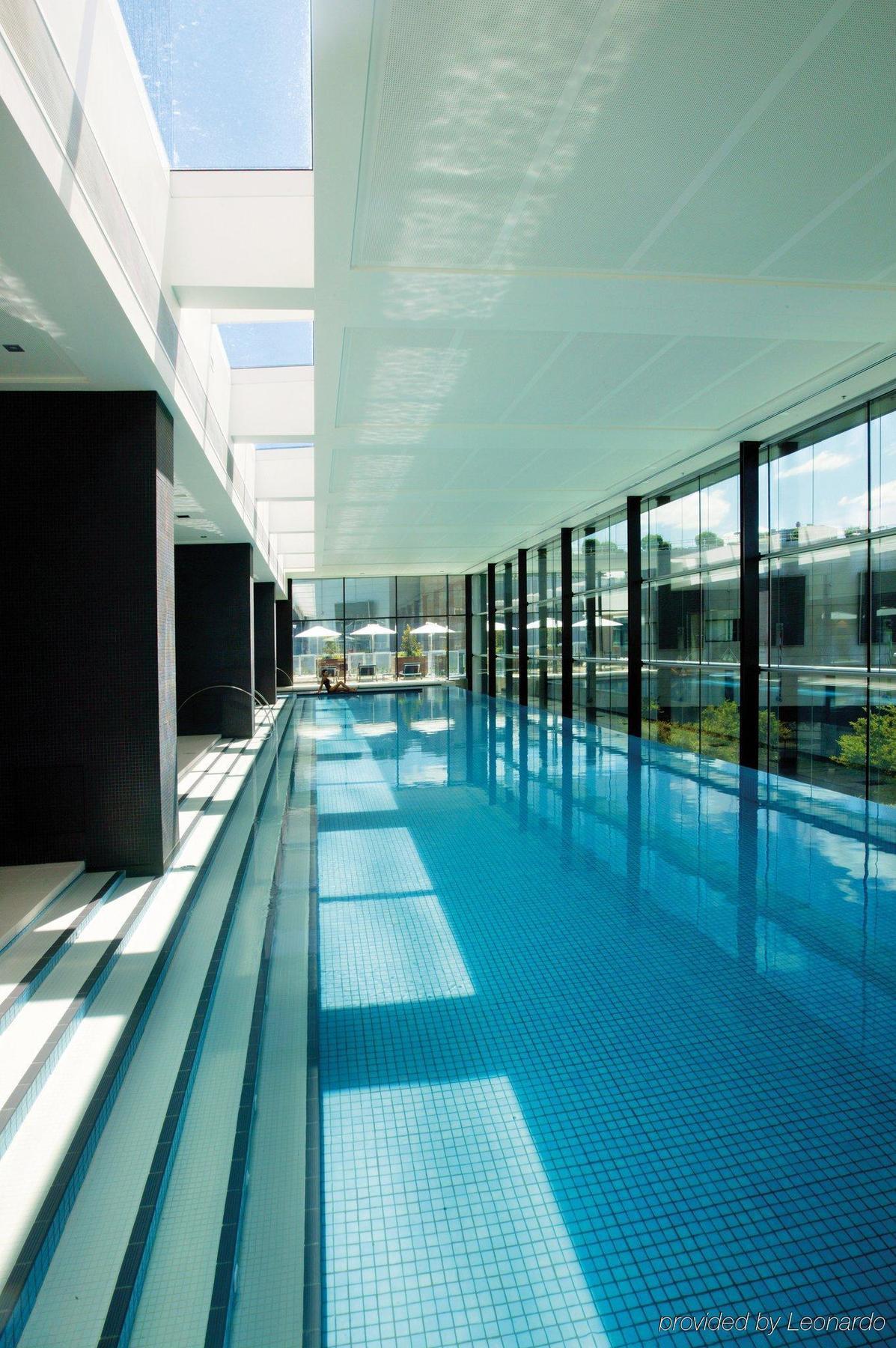 Crown Promenade Melbourne Hotel Екстериор снимка